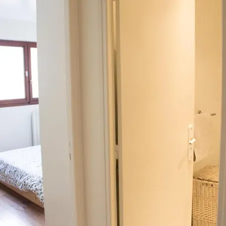 Very Nice Located Near The Eiffel Tower *